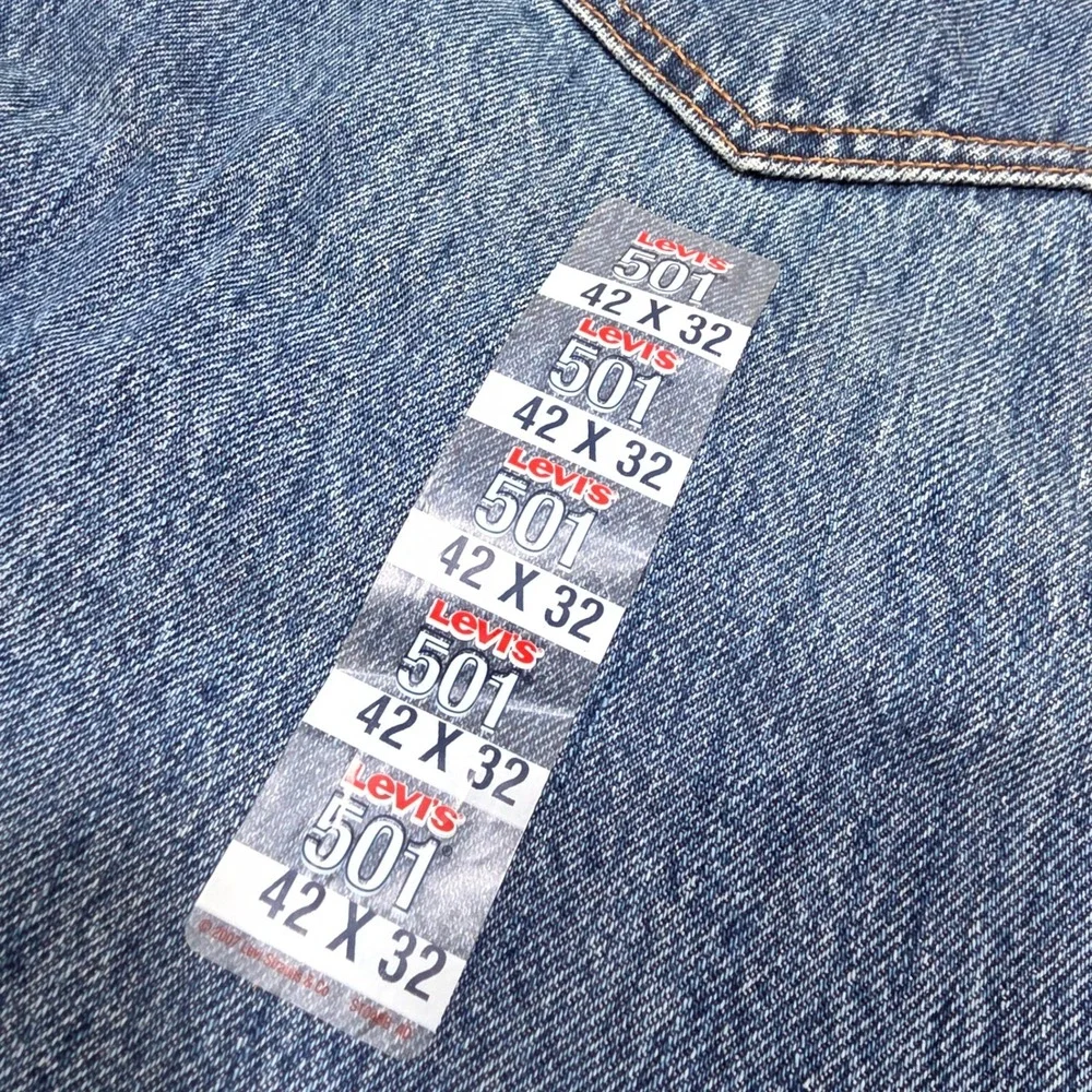 Levi's 501 Original Fit Mens 42x32 Blue Straight Leg Button Fly Jeans 00501-0193